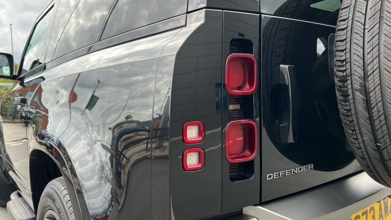 Land Rover Defender 2.0 P300 X-Dynamic SE 90 3dr Auto Petrol Estate